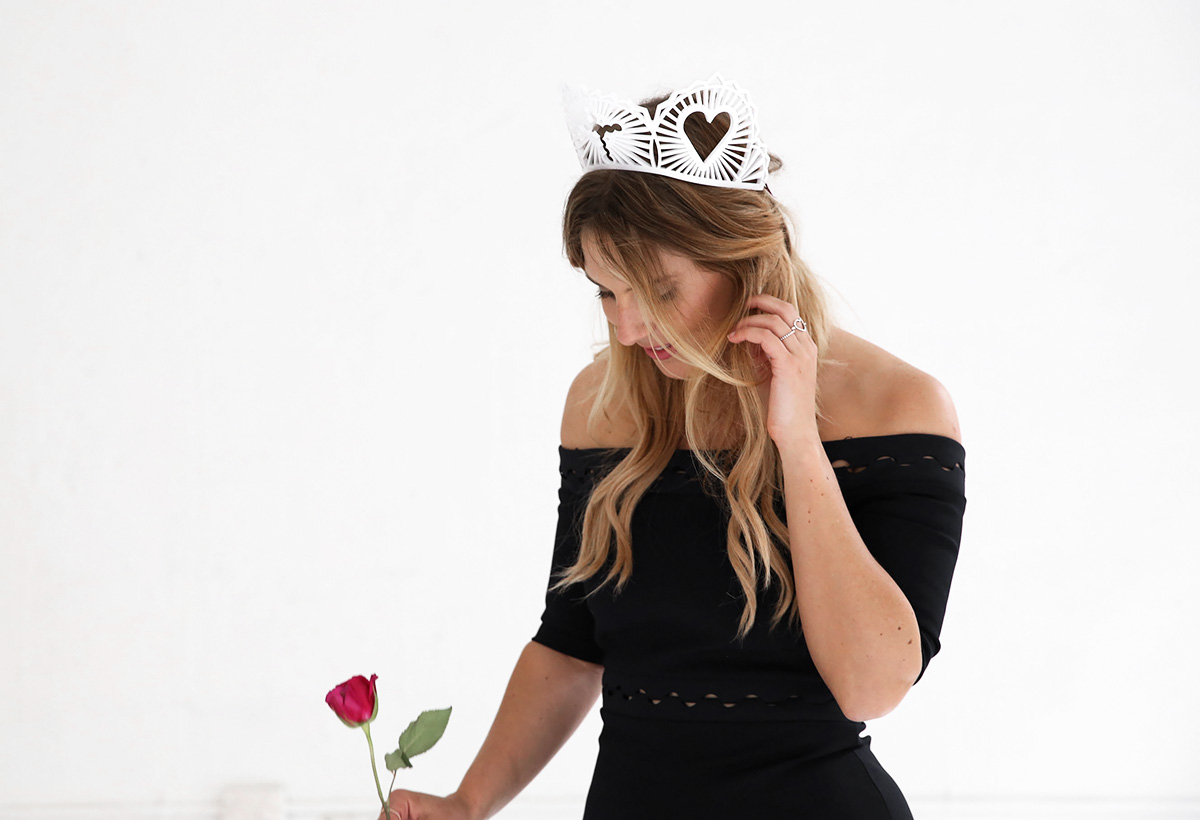 Fashion blogger Lisa Hamilton styling black & white Derby Day options for spring racing