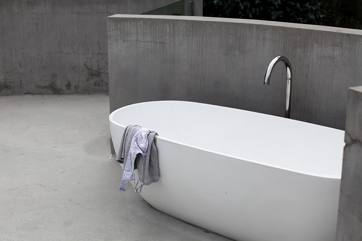 Lifestyle blogger Lisa Hamilton from See Want Shop captures an outdoor bathroom at the Great Ocean House Lorne