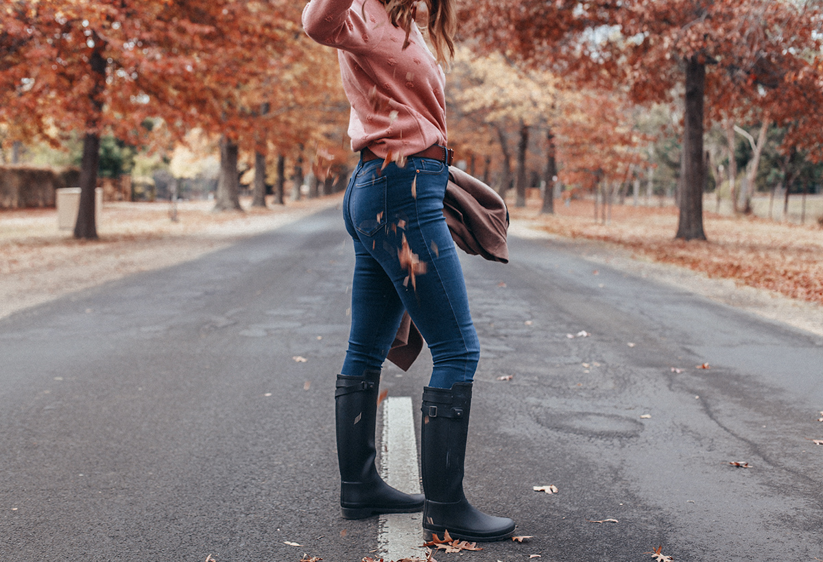 how to style hunter boots