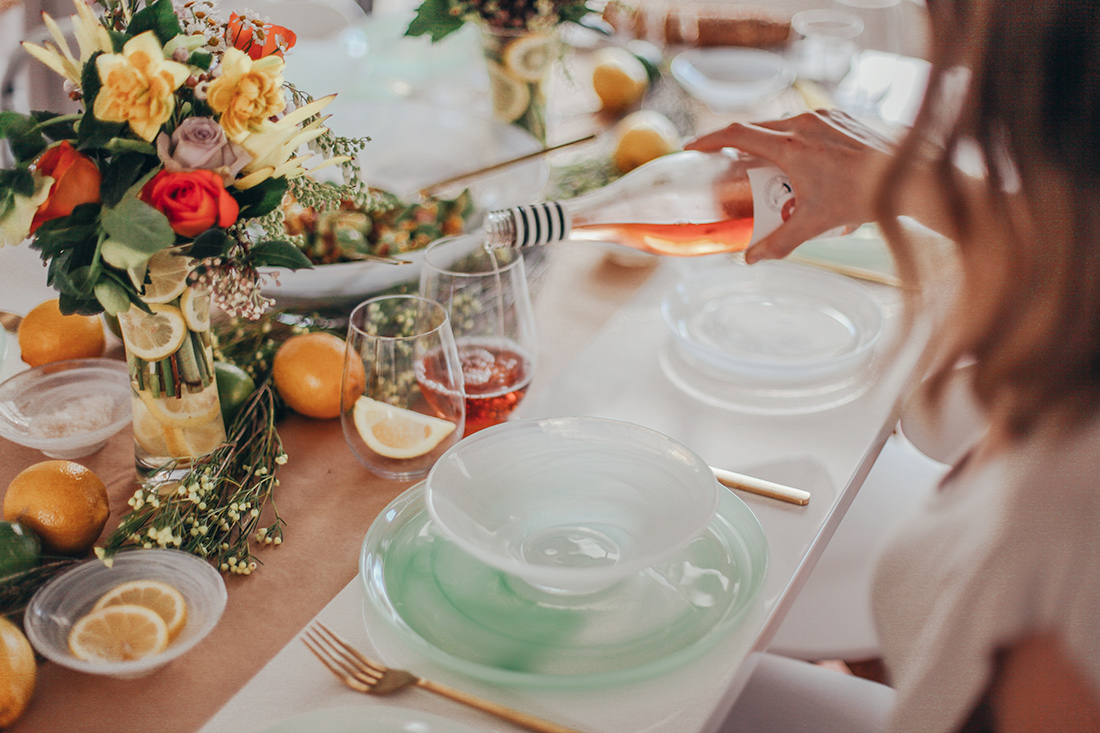 easy summer dinner party with maxwell and williams